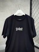CAMISETA STRANGER OVERSIZED “KNUCKLES” - PRETA