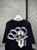 CAMISETA STRANGER OVERSIZED “KNUCKLES” - PRETA